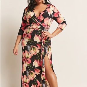 🌺Plus Size Floral Surplice Maxi Dress🌺